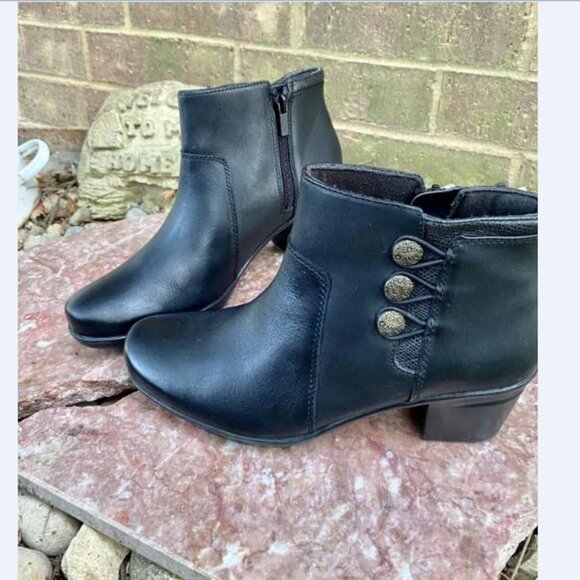 Womens Clarks Collection Boots  7 M Slip On Booties Black Comfort 15260 - Picture 1 of 6
